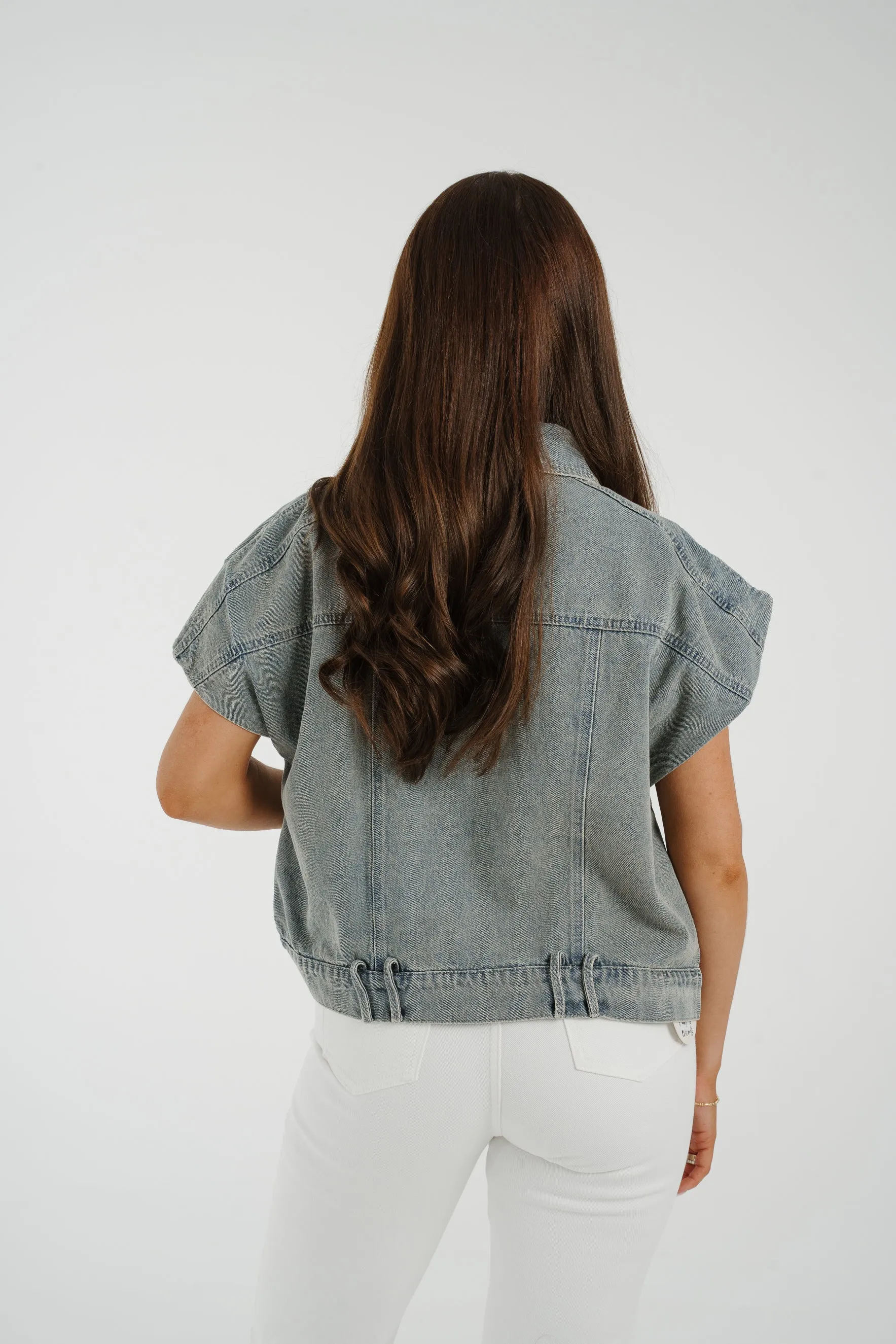 Caitlyn Sleeveless Denim Jacket In Grey Wash