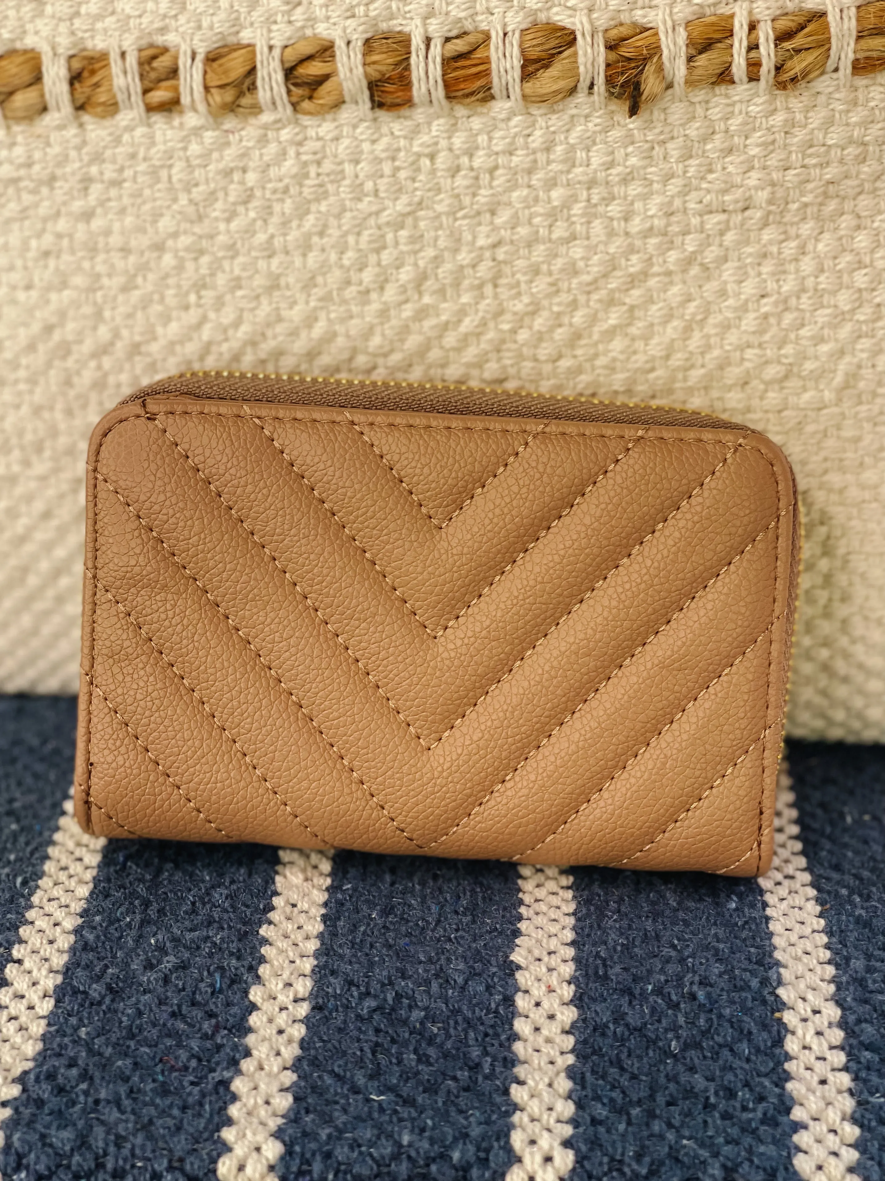 Veronica V Pattern Zipper Wallet